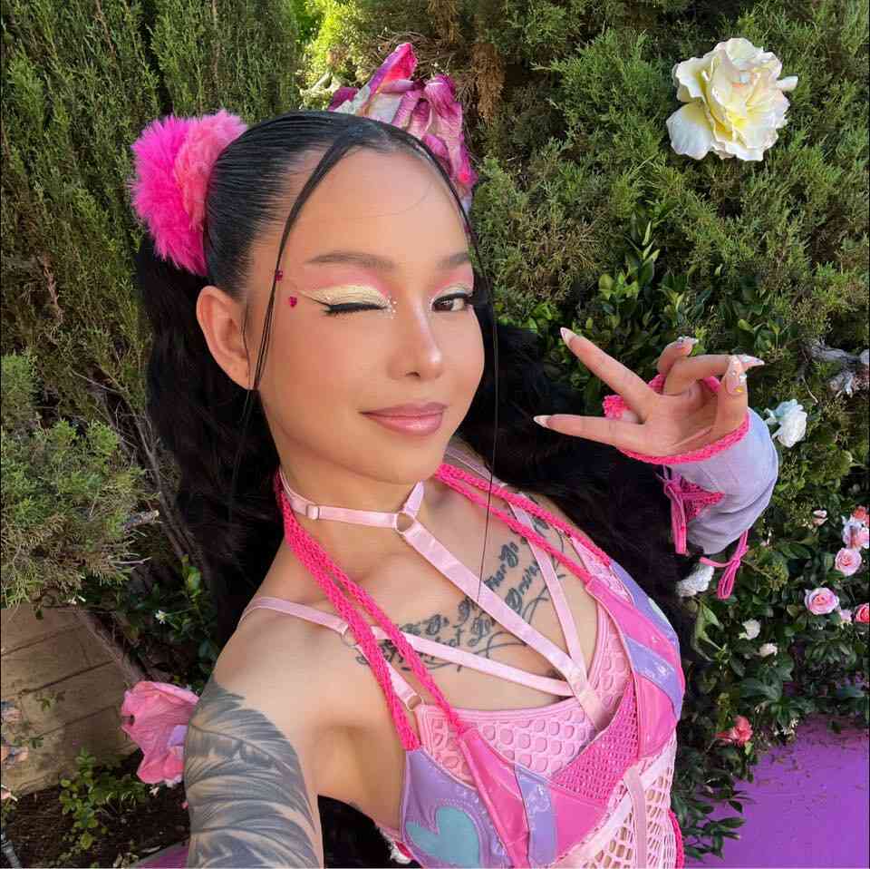 Bella Poarch Bella Poarch conectada